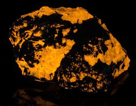 Fluorescent Minerals Glow Rocks Photos Luminescence Uv Blog Glow