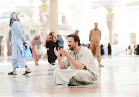 Ihrom dalam arti bahasa mengharamkan dalam pengertian mengharamkan diri dari hal halal yang diharamkan untuk dilakukan pada saat berihrom melaksanakan ibadah haji atau umroh. Ini Tata Cara Sholat Istikharah yang Baik dan Benar ...