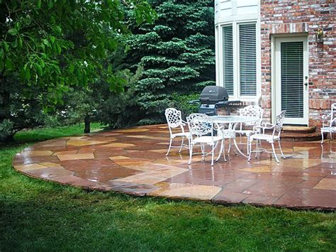 Slate chippings are a versatile ground covering that can be used in multiple areas of the garden. Garden Patio Designs Ideas! | My Decorative