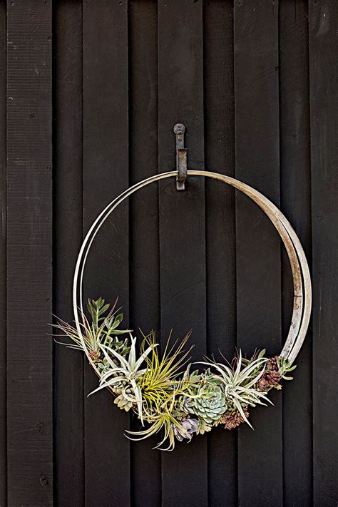 Looking for something different to hang in your home? 30 Modern Fall Wreath Ideas to Update Your Front Door ...