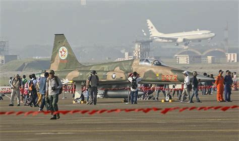 Life fire demo swiss alps , bernese. 清泉崗航空嘉年華 戰機華麗展示 - 政治 - 中時