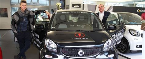 Her father michael is also a musician and has worked together with chris thompson and alan parsons on the album excalibur. Virginia Ernst und der neue smart fortwo