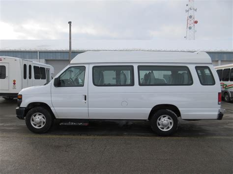 2014 New England Wheels Ford 11 Passenger Van