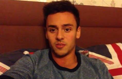 Tom Daley Gay Tom Daley Comes Out In Emotional Youtube Video As He