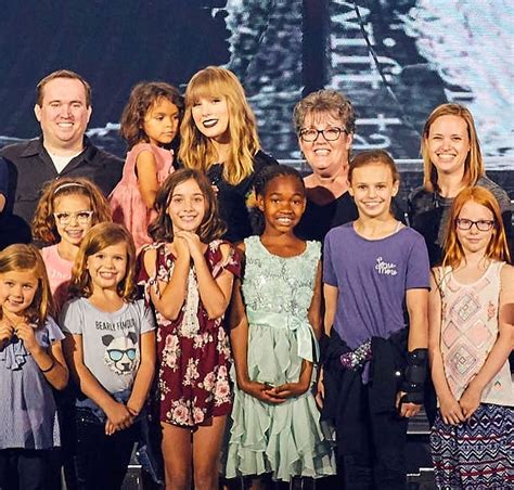 Taylor Swift Holds Private Concert For Arizona Foster Kids Nfyi