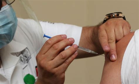 Mañana inicia vacunación de maestros contra Covid en CDMX