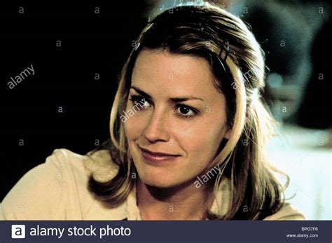 Kurtaricisi ise val kilmer olmu$tur. ELISABETH SHUE THE SAINT (1997 Stock Photo - Alamy