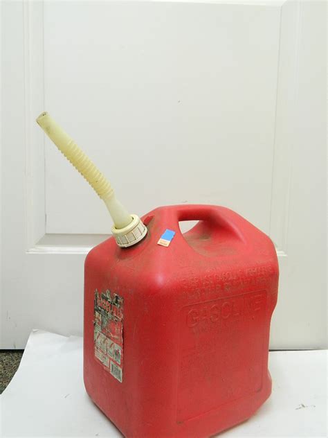 Oe8048 5 Gallon Red Plastic Made Gas Can Great Condition Wilbur Auction