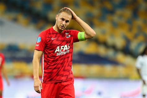 'ik zei tegen frank de boer dat ik klaar was voor de basis'. Koopmeiners ziet CL-droom uiteenspatten: 'Dat is heel hard ...