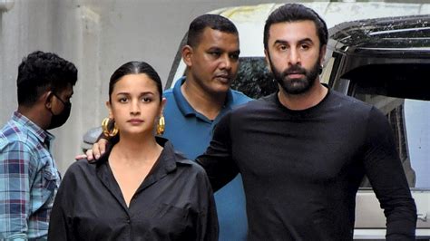Ranbir Kapoor Picture From Ranbir Kapoor And Alia Bhatts Nyc Date Night Goes Viral See Photo