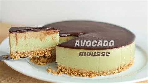 This easy avocado chocolate mousse can be made in a blender in 2 minutes! Chocolate Avocado Mousse Cake Recipe No-Bake Kue Alpukat ...