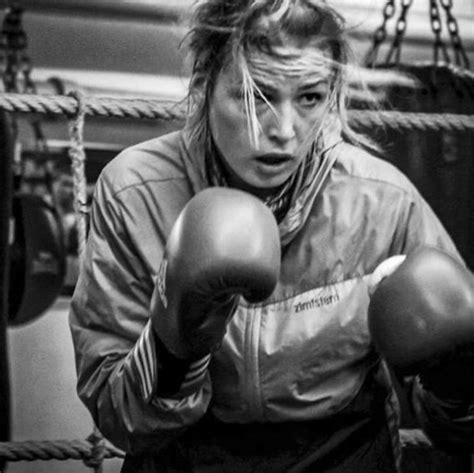 Pin By Smoove On Female Boxer Photography Boxing Girl Women Boxing