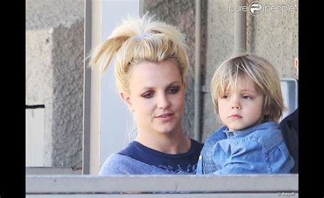 Britney Spears Et Le Plus Jeune De Ses Fils Jayden James Sortent D Un Cours De Karaté à Los