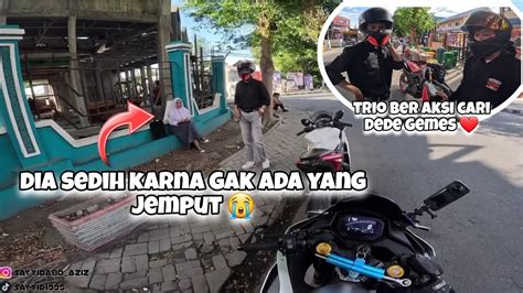 Gak Sengaja Liat Cewe Sma Sedih Di Pinggir Jalan Tunggu Jemputan