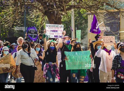 En El Camino A 8m Una Manifestación Feminista Para Conmemorar El Día Internacional De La Mujer