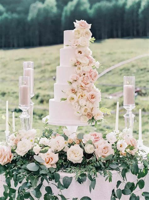 32 Wedding Cake Table Décor Ideas
