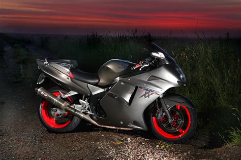 1998 honda cbr 1100 xx top speed run. Honda_CBR1100XX_during_sunrise