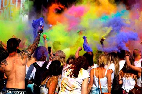 Holi One Colour Festival 2014 In Stanley Park Aims To Bring People