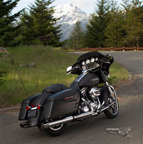 Learn what makes the cvo (custom vehicle operations) package premium above the. Harley-Davidson Touring 2015 Images | MCNews.com.au
