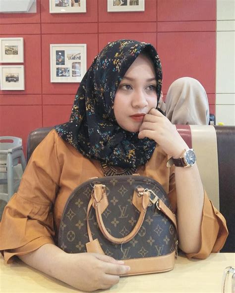 Menjadi Penonton Pun Cukup Asik Tak Harus Selalu Jadi Pemerannya Beautiful Hijab Fashion