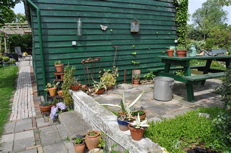 Italia iˈtaːlja (listen)), officially the italian republic (italian: Klein terrasje / small terrace - Tuin
