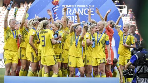 Det svenska damlandslaget är med och spelar denna gången och det skall bli kul att kolla matcherna. Damlandslaget fotboll | SVT Sport