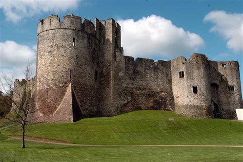 It is bordered by england to the east, the irish sea to the north and west. Have your say: What's your favourite castles in Wales ...