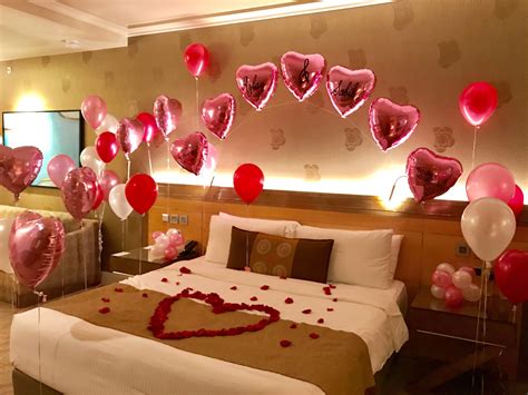 Pick colors based on your theme, and use your creativity to create custom decorations with balloons. Hotel Room Flower and Balloon Decor, Everything Else on Carousell