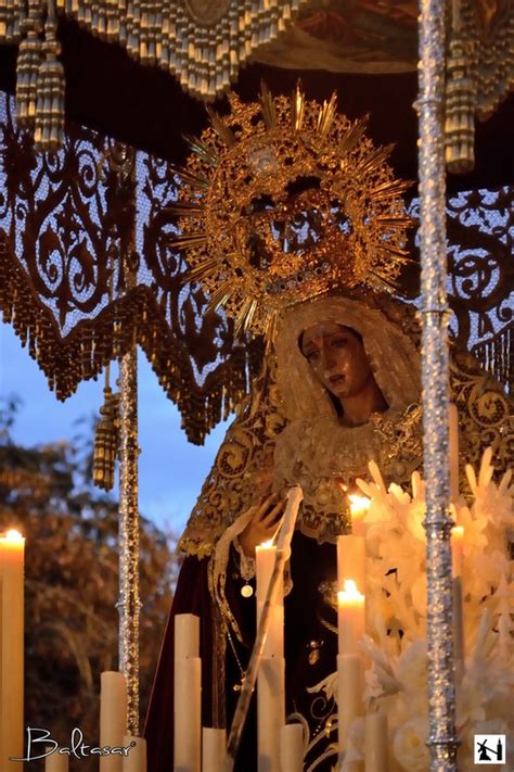 Enrique calero termina una réplica de la virgen del amor de pino montano 560 sabías qué la actual hermandad de pasión, que procesiona el jueves santo, tiene sus orígenes en una hermandad fundada en 1535 en el convento de la merced fundada por castellanos procedentes de la hermandad de pasión de valladolid. Cofradías Sevilla: Hermandad de Pino Montano (Viernes de ...