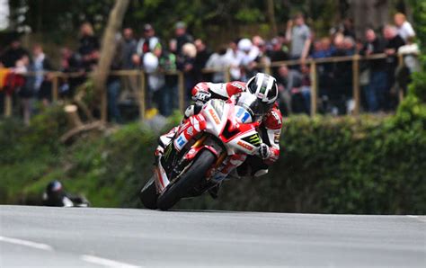 Every may and june the isle of man, a tiny country between england and ireland, turns into motorcycle nirvana as the world's greatest road racers for over 100 years the mountain's siren call has drawn fans and riders to experience the unique atmosphere of the isle of man tt festival. » Experience the Most Dangerous Race Course - Snaefall ...