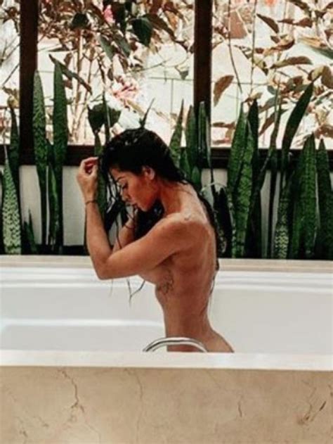 Mayra Cardi Posa Completamente Nua Em Banheira Luxuosa Gigante Vida Nova