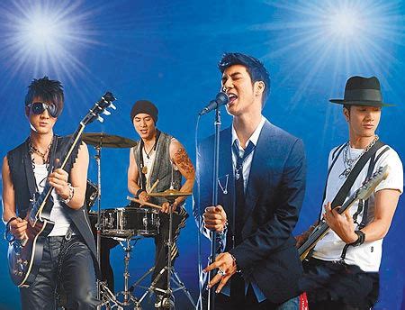 Leehom wang was born on may 17, 1976 in rochester, new york, usa as alexander lee hom wang. Wang Leehom 王力宏 with 3 of the many instruments he plays (4 ...