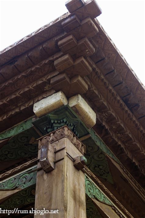 Rumah joglo merupakan rumah adat jawa tengah yang dibangun berlandaskan keyakinan atau filosofi jawa. Pembuatan Rumah Joglo