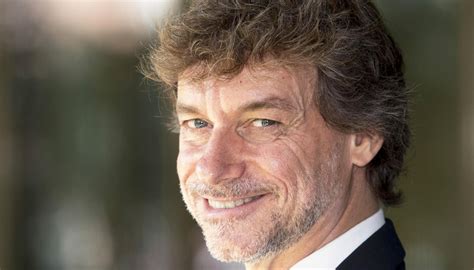 Alberto angela est connu pour mettre l'histoire à portée de tous grâce à ses émissions culturelles à succès. Alberto Angela ha tre figli e sono identici a lui | DiLei