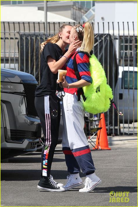 Jojo Siwa Gets A Kiss From Girlfriend Kylie Prew After Dancing With