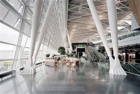 Der internationale flughafen zürich ist ein wichtiger flugknotenpunkt in europa. Airside Center, Flughafen Zürich - Geilinger