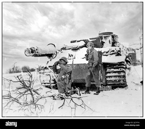 81mm Mortar Observers Black And White Stock Photos And Images Alamy