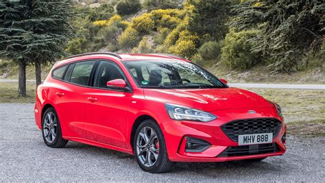 New Ford Focus Estate St Line X 2019 Review Pictures Auto Express