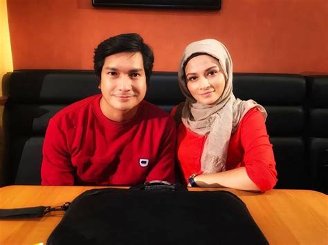 Kedengaran agak klise, akan tetapi bila dah baca bab demi bab, karya pertama tulisan wan nur najihah ini harus diambil perhatian. Biodata Mimi Ernida, Pelakon Drama Kerana Dia Manusia ...