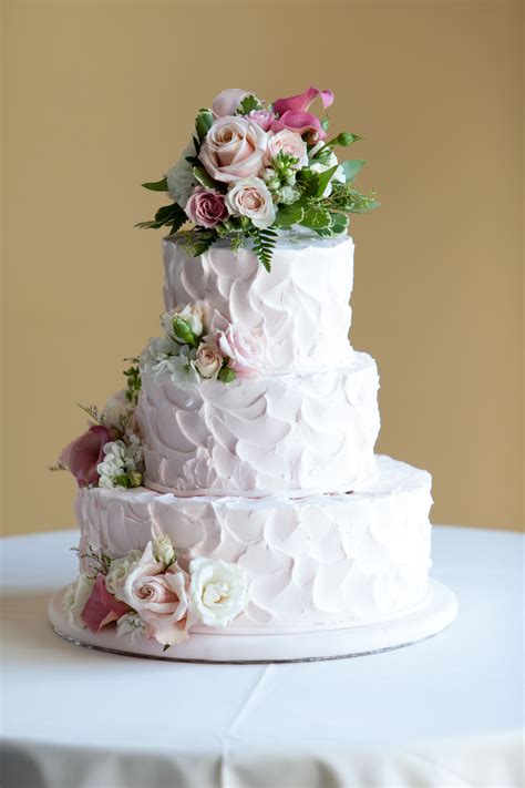 How to install anniversary cake design & ideas on windows? Love this homemade looking wedding cake! In fact - it was ...