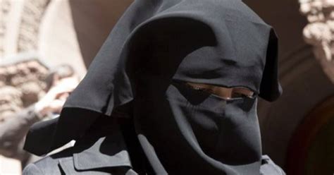 Le Parti Conservateur Lance Une Pétition Contre Le Port Du Niqab Lors Des Cérémonies D