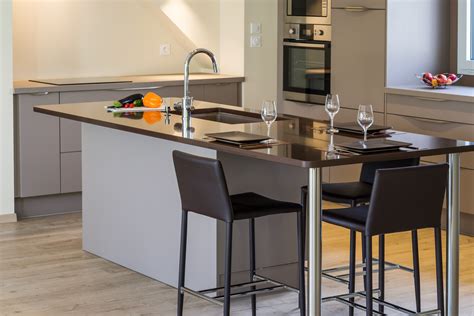 Faites confiance à nos cuisinistes qui vous proposeront plusieurs possibilités et établiront un devis afin d'obtenir une cuisine qui associe pratique et esthétique. Cuisine avec ilot central : prix