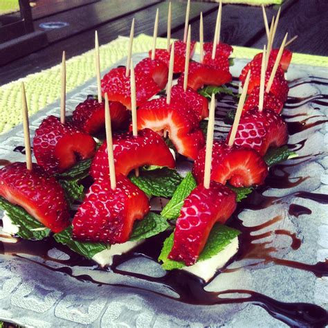 Strawberry Feta And Mint Skewers From Smartcookingoodlookin Yummy