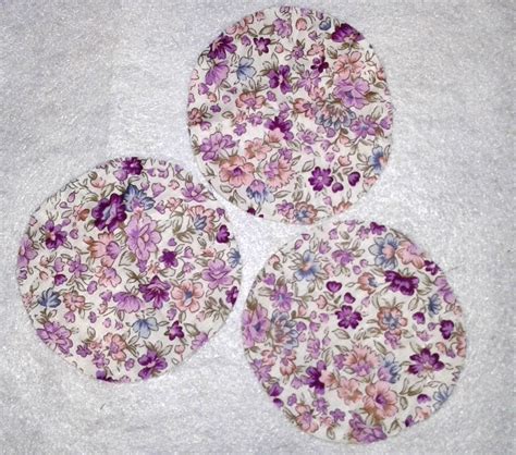 Bagaimana cara membuat bros dari kain yang cantik ini? Cara Membuat Kerajinan Tangan Bros Bunga Cantik Dari Kain ...