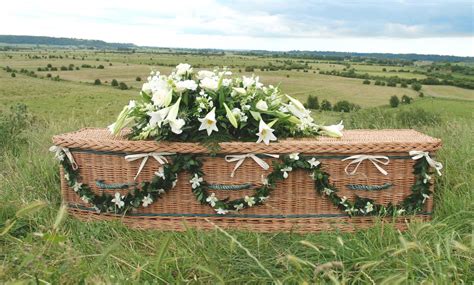 Environmentally Friendly Willow Coffins Wicker Willow Coffins 葬儀の花
