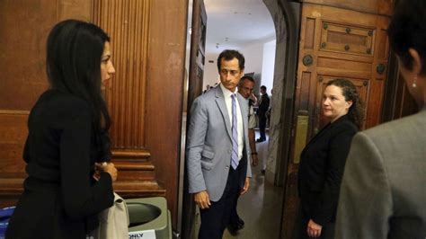 Anthony Weiner Breaks Down After He S Sentenced To 21 Months For Sexting Abc News