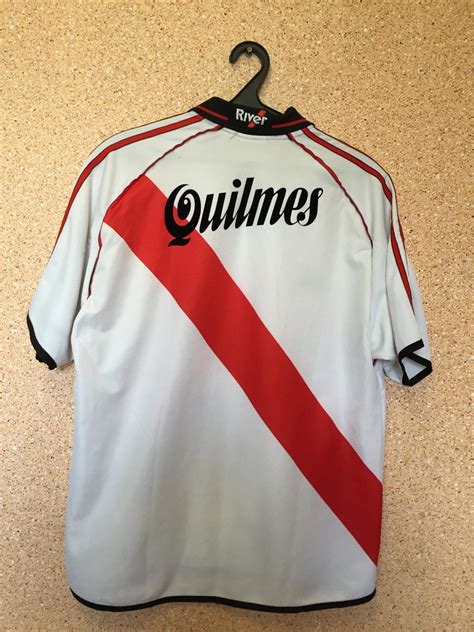 Jul 21, 2021 · river plate's dressing room is ready and this is how the jerseys of the 11 players that prof. River Plate Home football shirt 2000 - 2002.