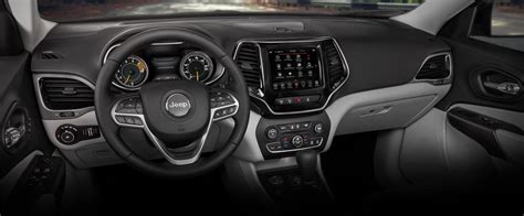 2022 Jeep® Cherokee Interior Features Superb Comfort