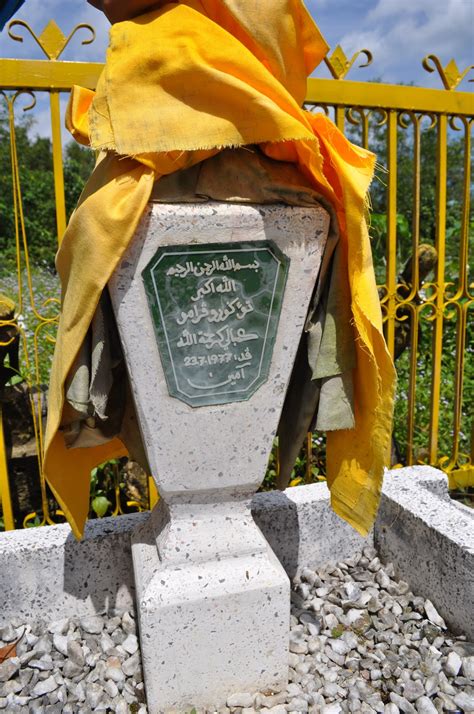 Adalah seorang pahlawan terkenal di pahang,malaysia. Muhammad Qul Amirul Hakim: Makam Tok Peramu