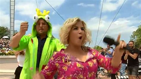 Fernsehgarten 2019 mit andrea kiewel mit diesen mottos und stars! ZDF-Fernsehgarten: Hatte Beatrice Egli etwa nichts drunter ...